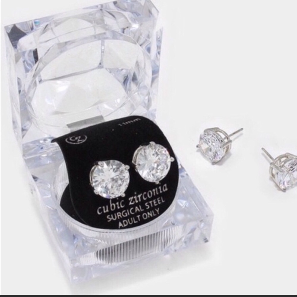 🎄SALE🎄Cubic Zirconia Stud Earrings NWT